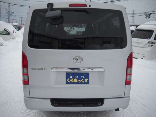 2008 Toyota Regius Ace – thumbnail 4
