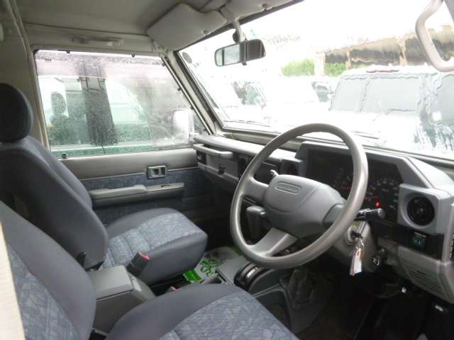 2003 Toyota Land Cruiser 70 – thumbnail 3