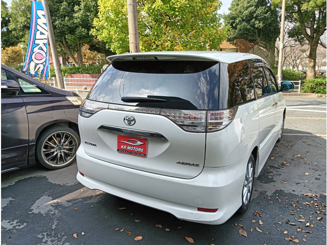 2010 Toyota Estima – thumbnail 4