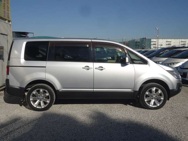 2007 Mitsubishi Delica D:5 – thumbnail 4