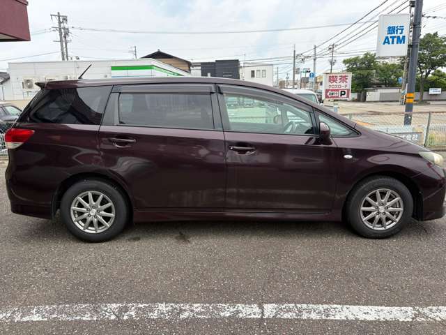 2010 Toyota Wish – thumbnail 4