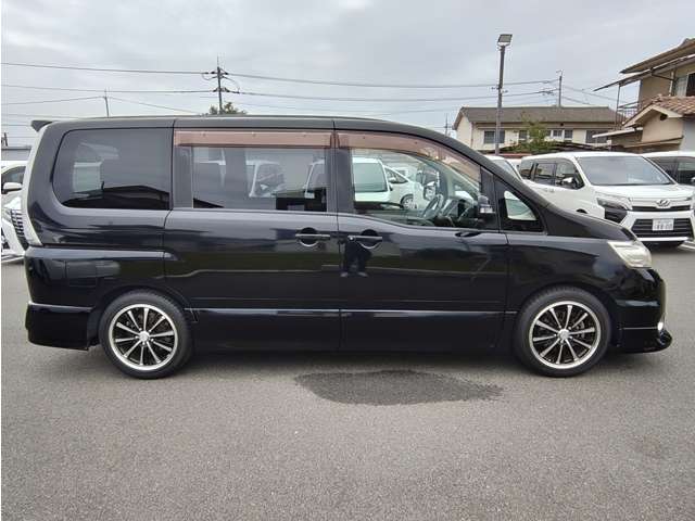 2009 Nissan Serena – thumbnail 4