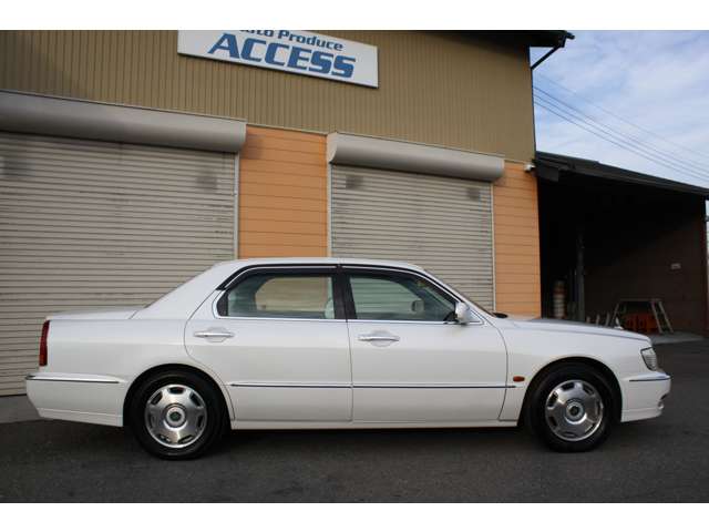 2000 Mitsubishi Proudia – thumbnail 2