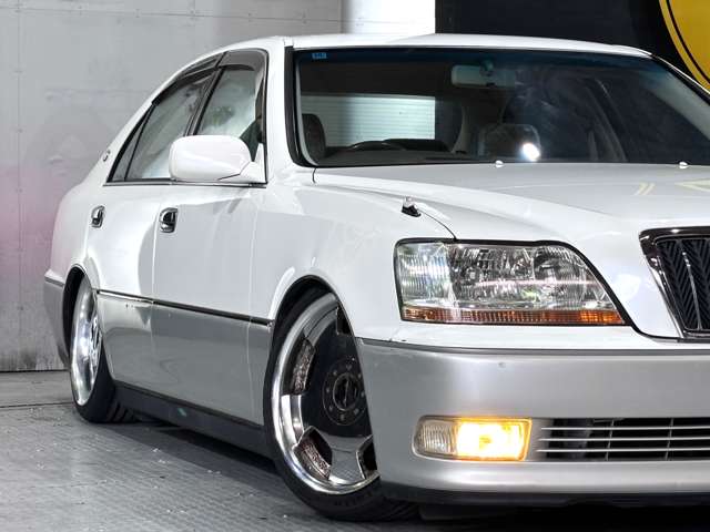 2000 Toyota Crown Majesta – thumbnail 2