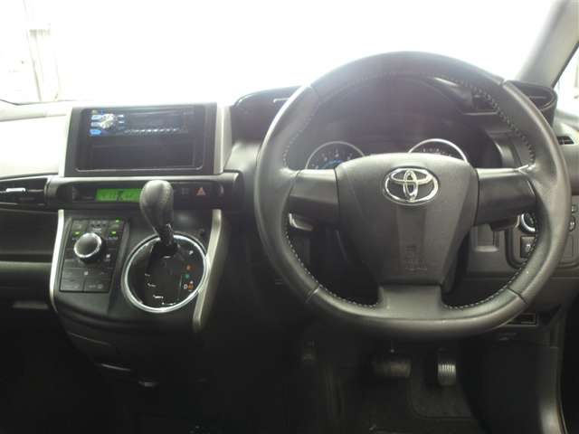 2009 Toyota Wish – thumbnail 4