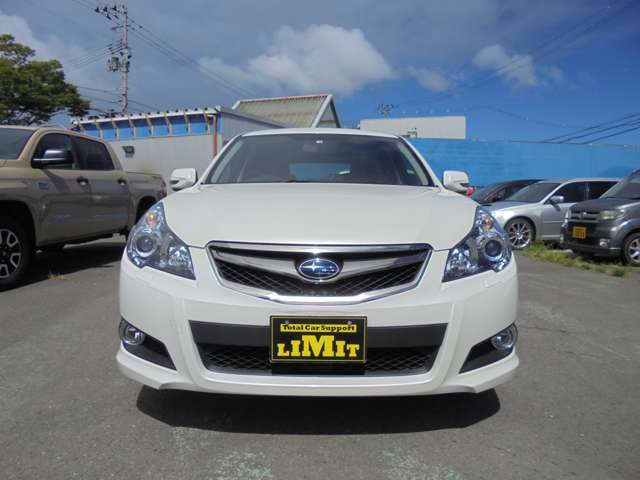 2010 Subaru Legacy Touring Wagon – thumbnail 3