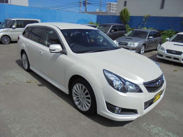 2010 Subaru Legacy Touring Wagon – thumbnail 4