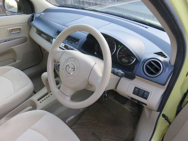 2004 Mazda Demio – thumbnail 2
