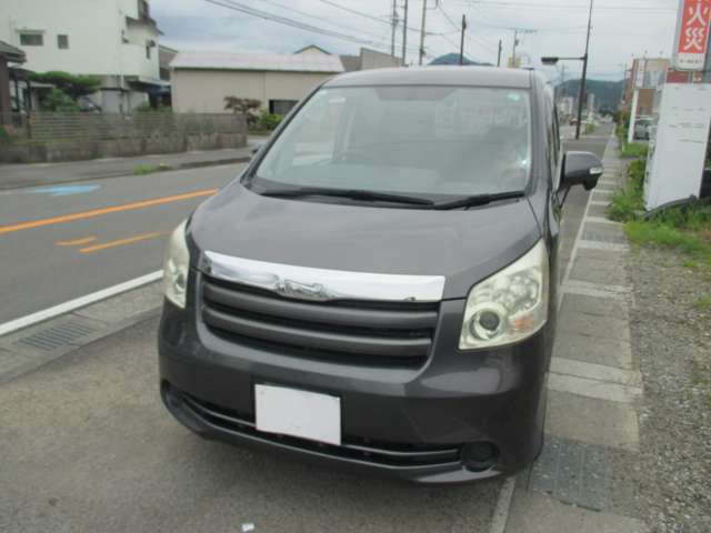 2009 Toyota Noah – thumbnail 2