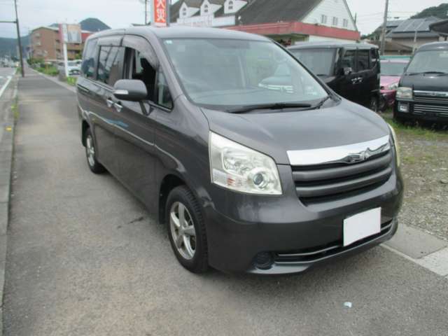 2009 Toyota Noah – thumbnail 3