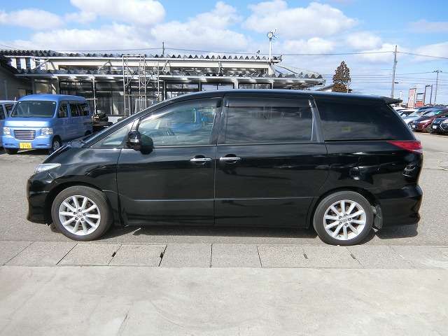 2011 Toyota Estima – thumbnail 3