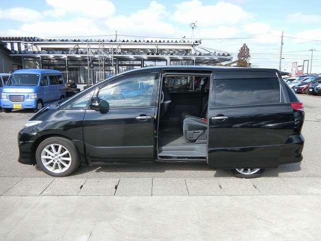 2011 Toyota Estima – thumbnail 4