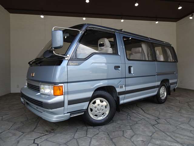 1989 Nissan Caravan Coach – thumbnail 2