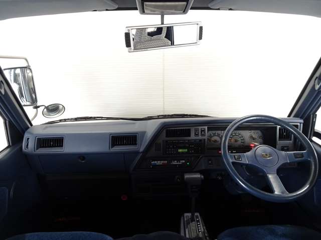 1989 Nissan Caravan Coach – thumbnail 3