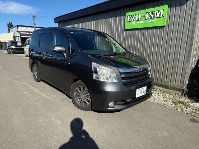 2009 Toyota Noah – thumbnail 3