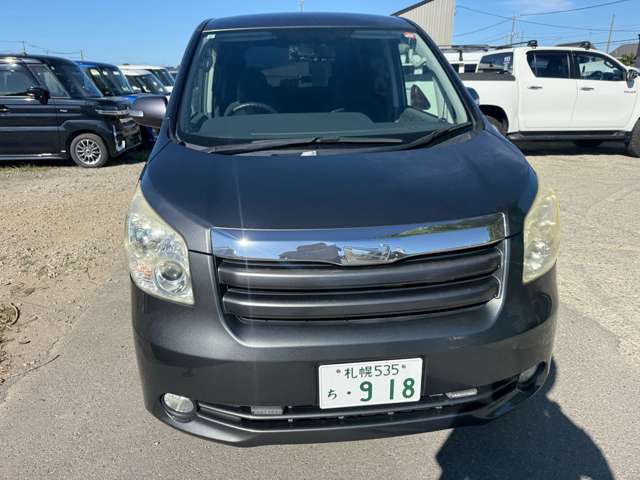 2009 Toyota Noah – thumbnail 4