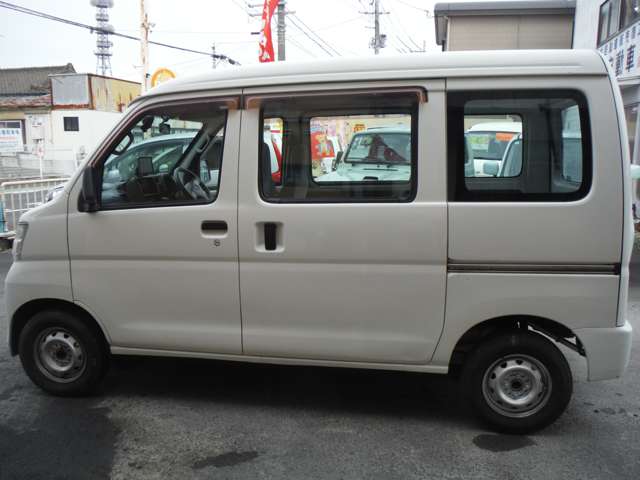 2010 Daihatsu Hijet Cargo – thumbnail 3