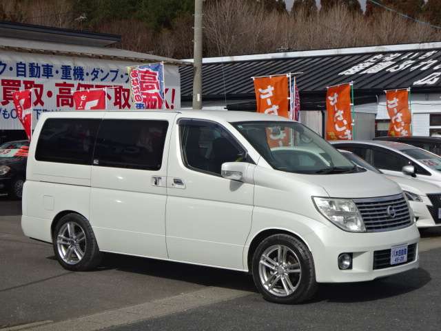 2005 Nissan Elgrand – thumbnail 2