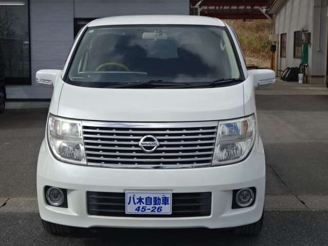2005 Nissan Elgrand – thumbnail 3