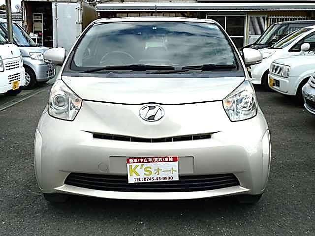 2010 Toyota iQ – thumbnail 3