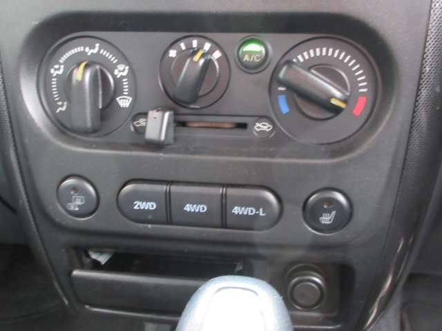 2010 Suzuki Jimny – thumbnail 4