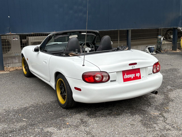 2003 Mazda Roadster – thumbnail 2