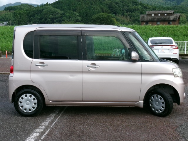 2010 Daihatsu Tanto – thumbnail 4