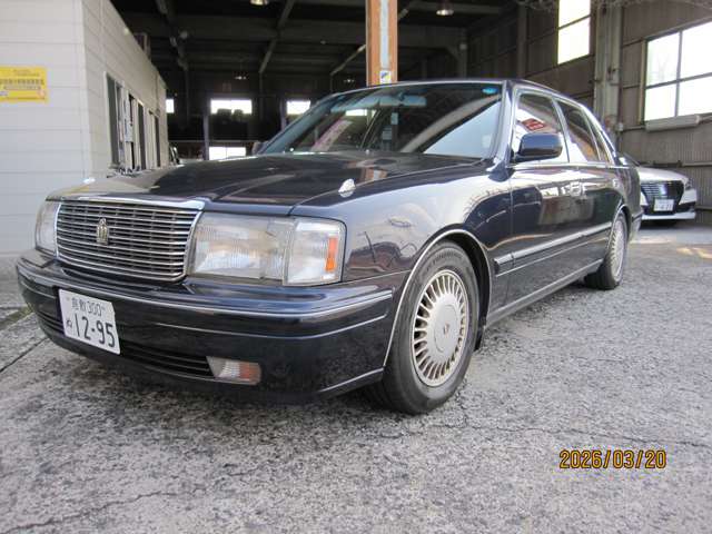 1998 Toyota Crown Sedan – thumbnail 3