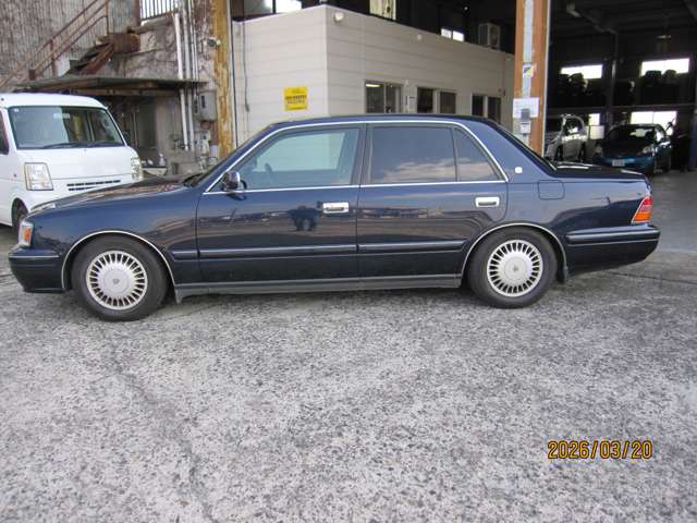 1998 Toyota Crown Sedan – thumbnail 4