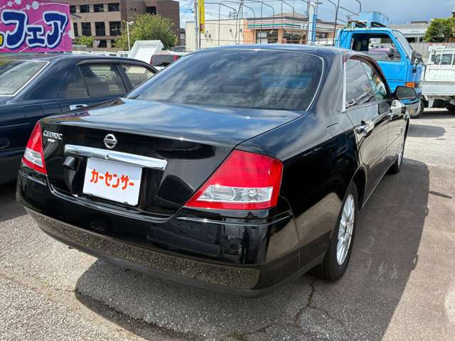 2003 Nissan Cedric – thumbnail 4