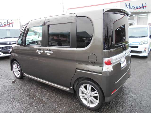 2010 Daihatsu Tanto – thumbnail 4