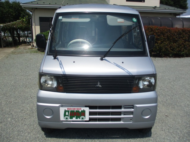 2004 Mitsubishi Minicab Van