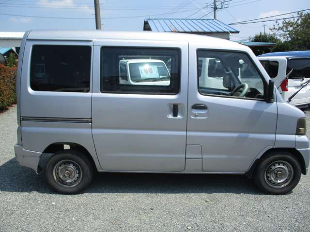 2004 Mitsubishi Minicab Van – thumbnail 3
