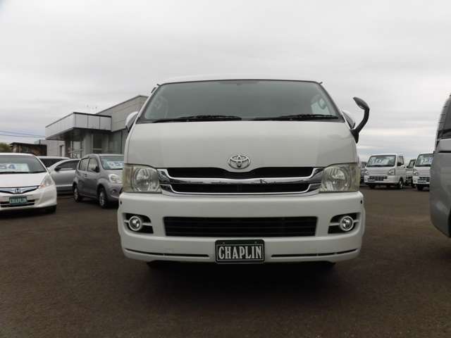 2010 Toyota Hiace – thumbnail 2