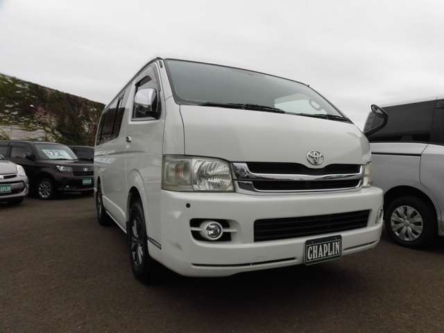 2010 Toyota Hiace – thumbnail 3
