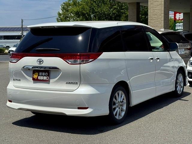 2011 Toyota Estima – thumbnail 2