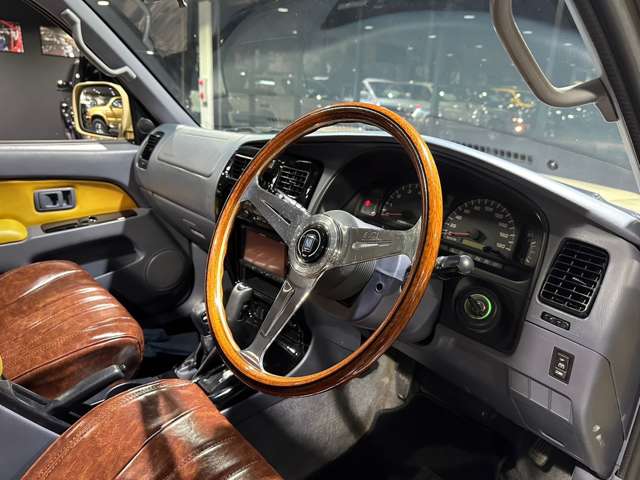 1999 Toyota Hilux Surf – thumbnail 3