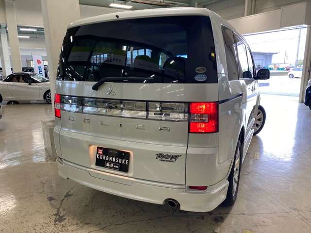 2010 Mitsubishi Delica D:5 – thumbnail 4