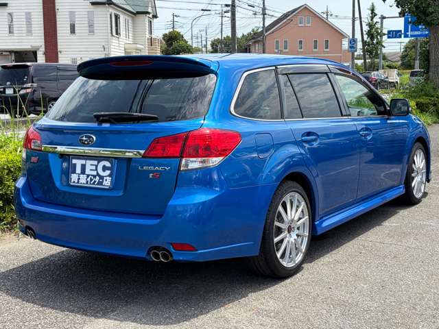 2010 Subaru Legacy Touring Wagon – thumbnail 2