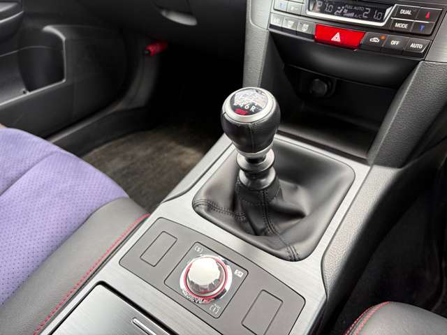 2010 Subaru Legacy Touring Wagon – thumbnail 3
