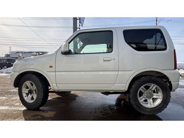 2010 Suzuki Jimny – thumbnail 4