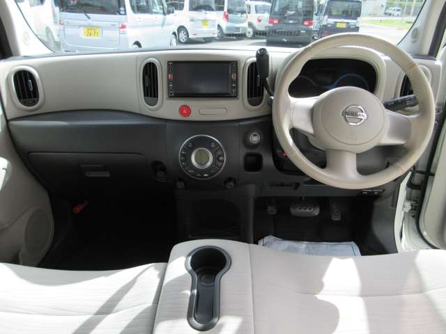 2009 Nissan Cube – thumbnail 2