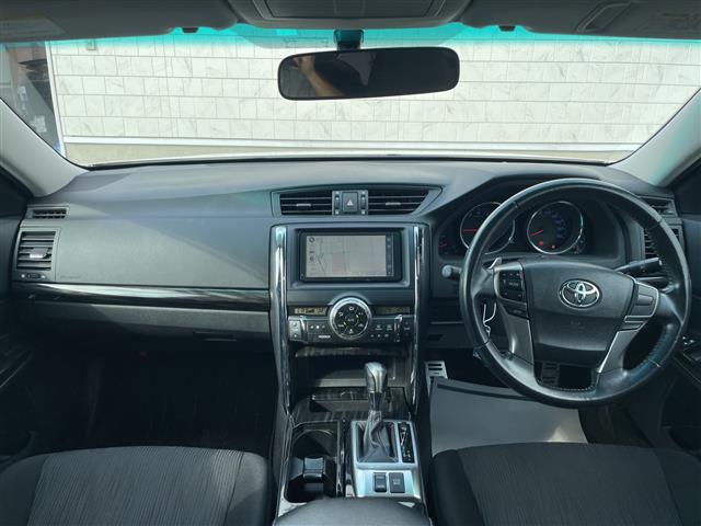 2011 Toyota Mark X – thumbnail 4
