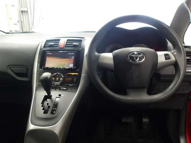 2010 Toyota Auris – thumbnail 4
