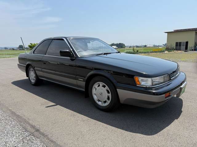 1990 Nissan Leopard – thumbnail 3