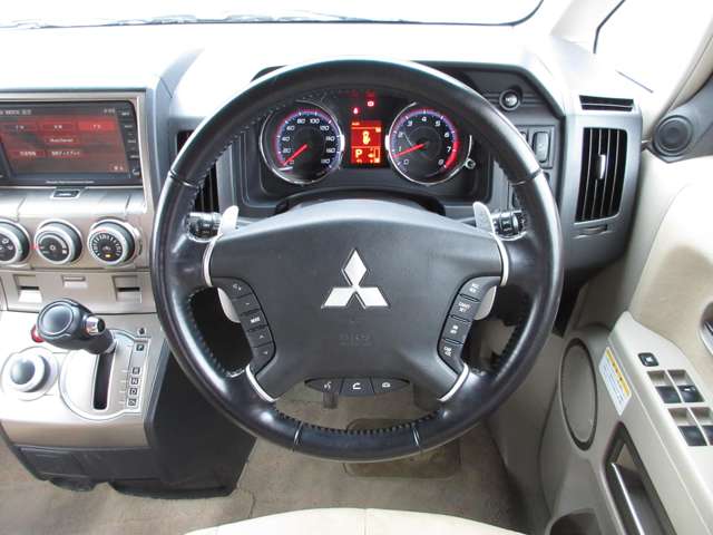 2008 Mitsubishi Delica D:5 – thumbnail 3