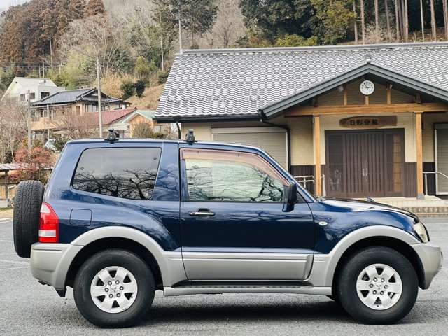 2004 Mitsubishi Pajero – thumbnail 4