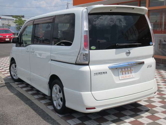 2010 Nissan Serena – thumbnail 4