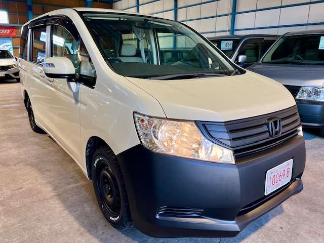 2010 Honda Stepwgn – thumbnail 2