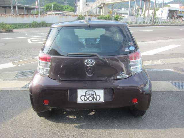 2009 Toyota iQ – thumbnail 4